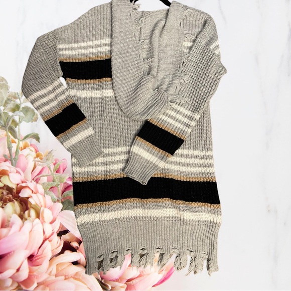 ALMOST FAMOUS HOODED TUNIC SWEATER~ SZ L - Picture 2 of 8